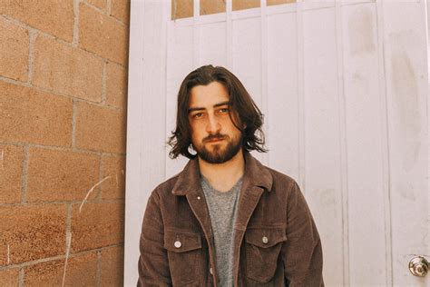 is noah kahan country music? Is Noah Kahan's blend of traditional country elements with contemporary pop and folk a reflection of the evolving genre boundaries?